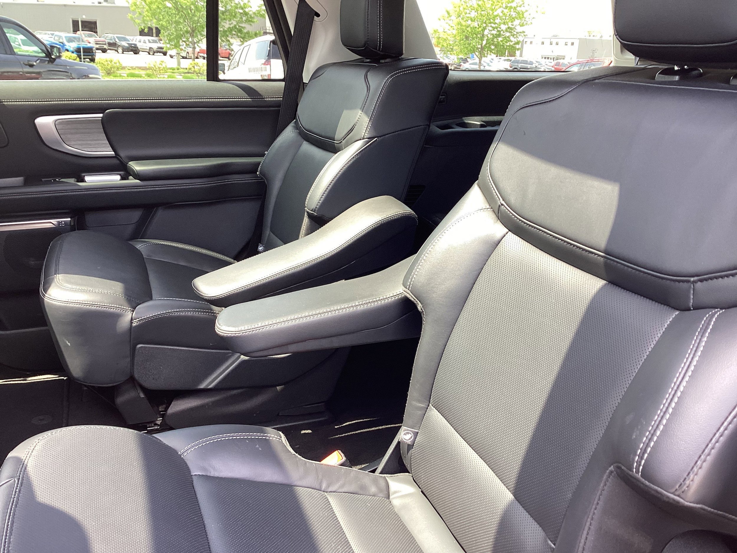 Used 2025 Ford Expedition Platinum w/ Driver's Package AWD/4WD image 13