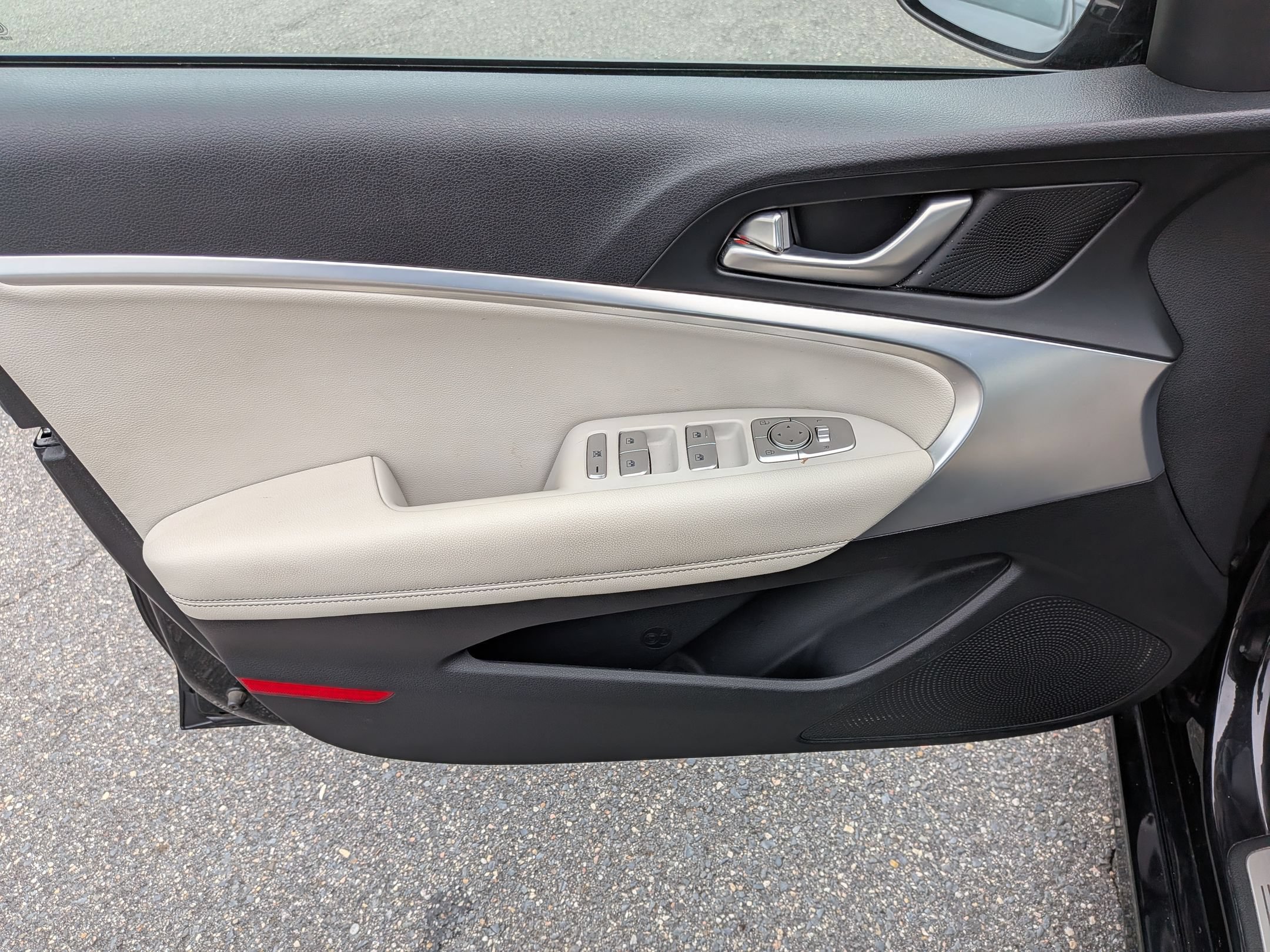 Used 2024 Genesis G70 2.5T RWD image 11