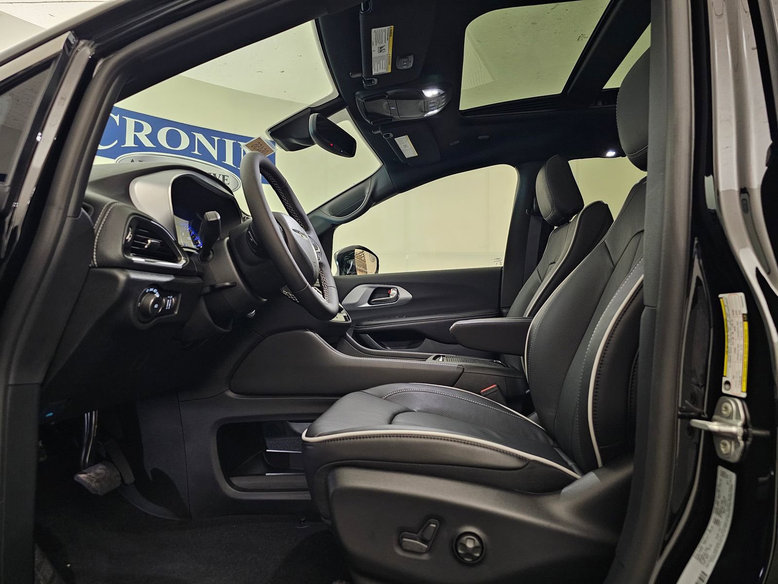 New 2026 Chrysler Pacifica Limited image 14