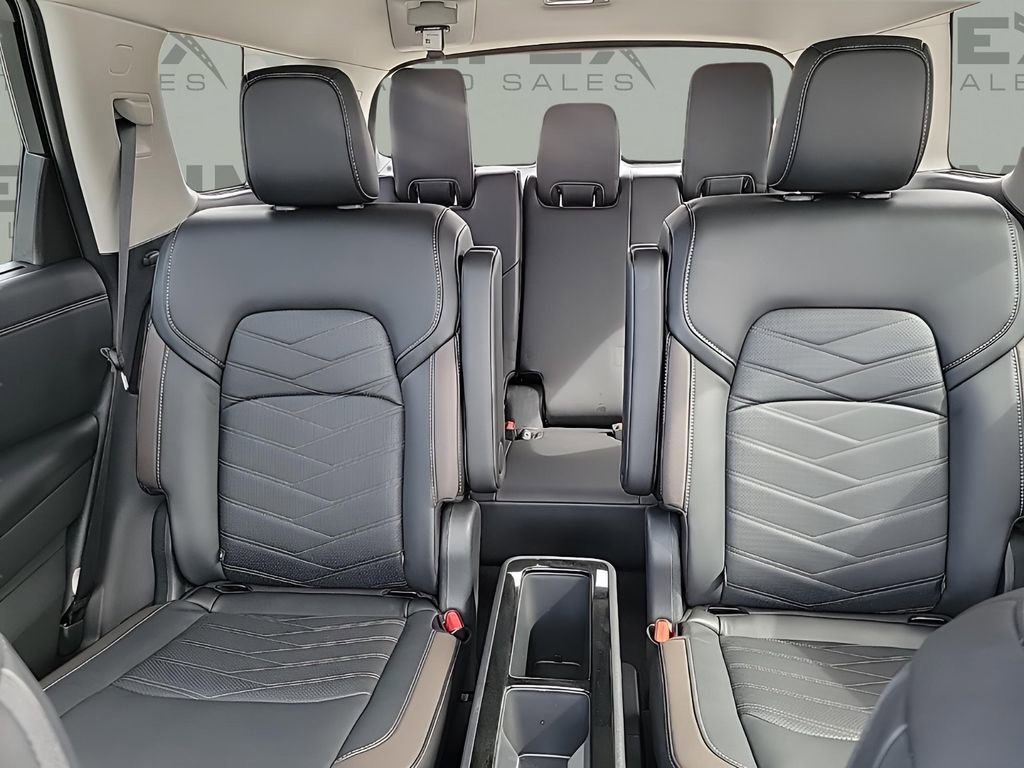 Used 2024 Nissan Pathfinder Platinum image 13