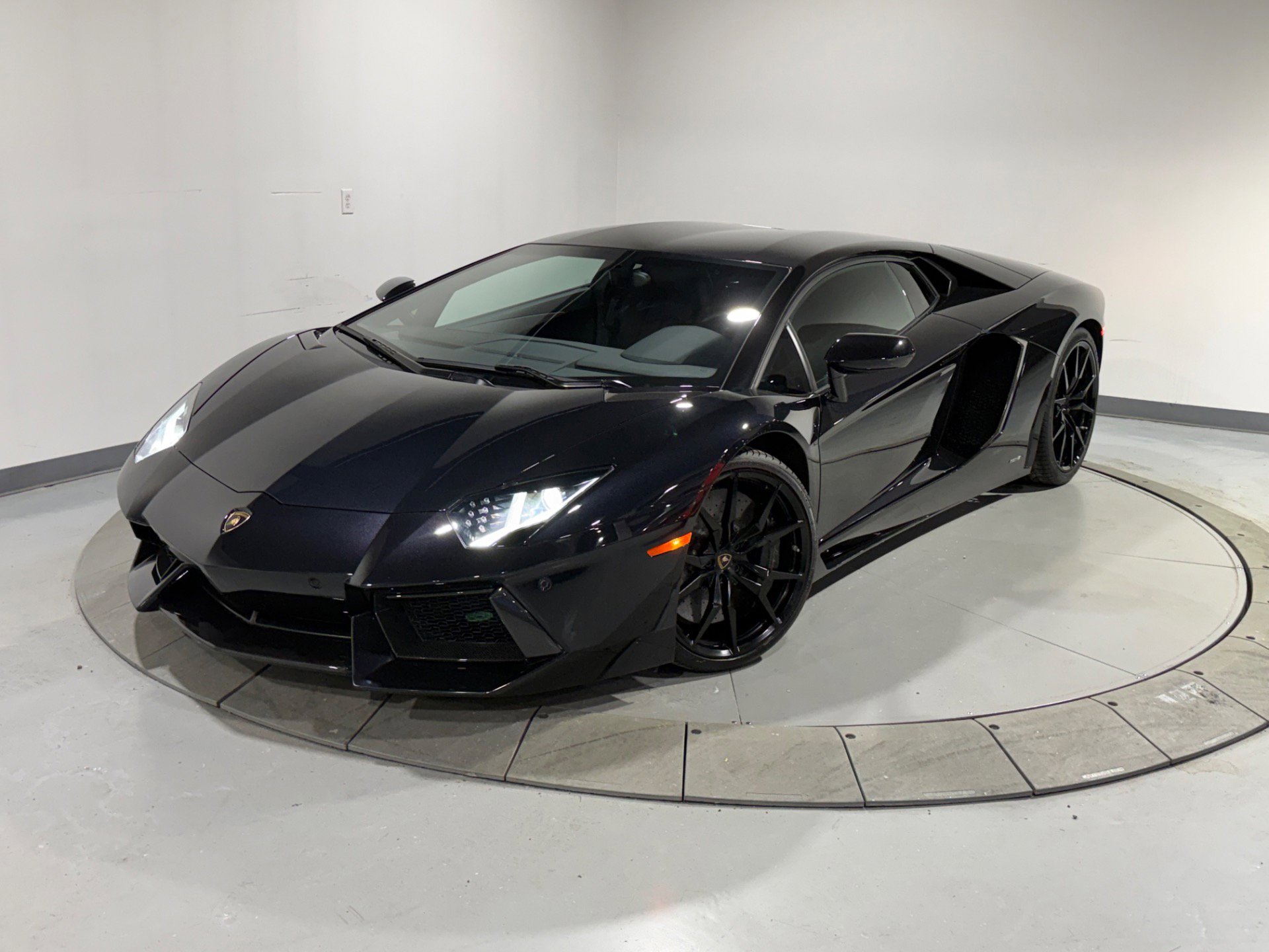 Used 2014 Lamborghini Aventador LP 700-4 image 6