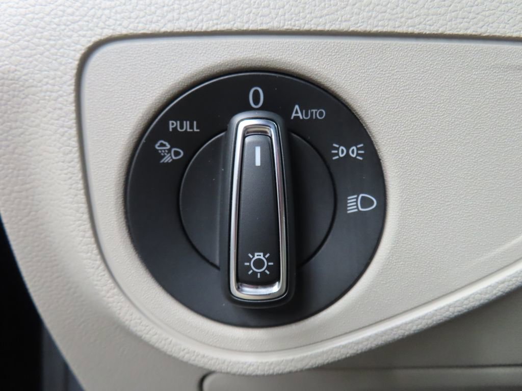 Used 2021 Volkswagen Atlas SEL R-Line image 46