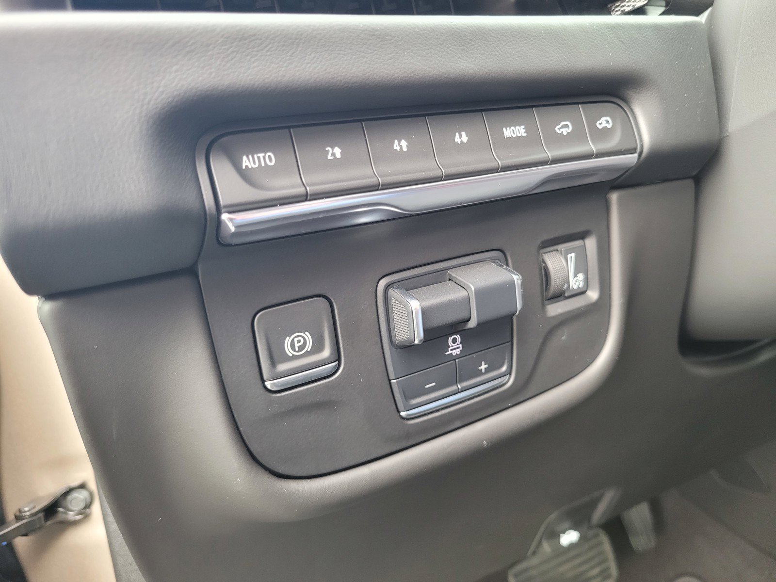 Certified 2025 Cadillac Escalade Sport Platinum AWD/4WD image 16