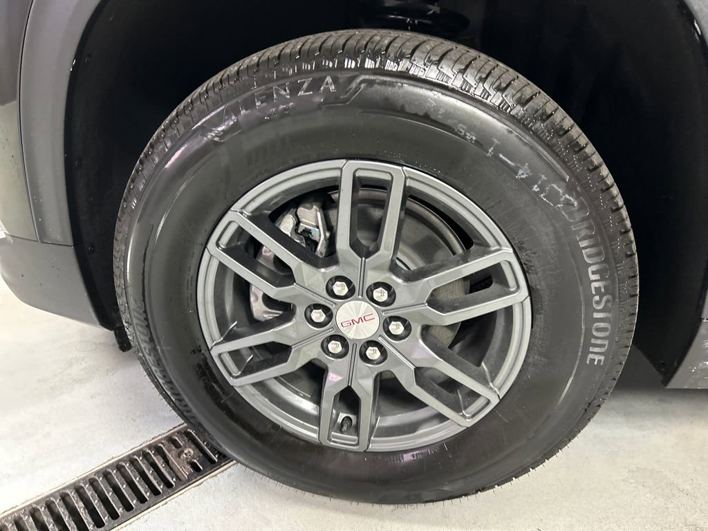 Used 2025 GMC Acadia Elevation image 9