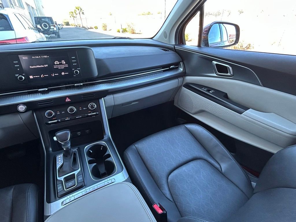 Used 2024 Kia Carnival LX image 9