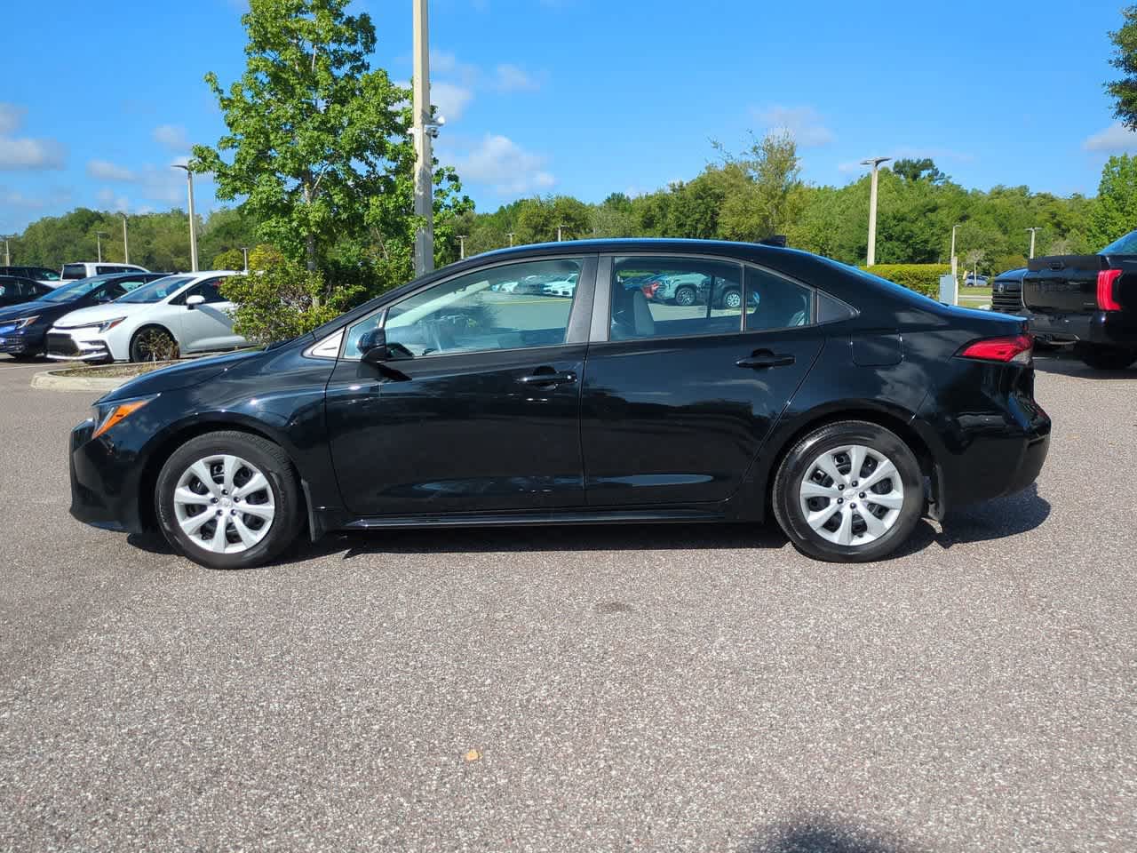 Certified 2025 Toyota Corolla LE FWD image 3