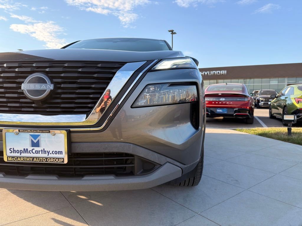Used 2023 Nissan Rogue S AWD/4WD image 8