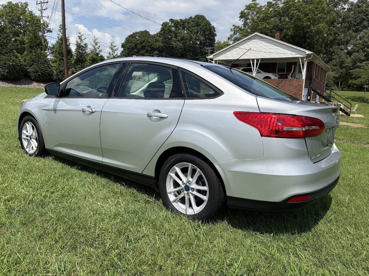 Used 2015 Ford Focus SE w/ Interior Protection Package FWD image 2