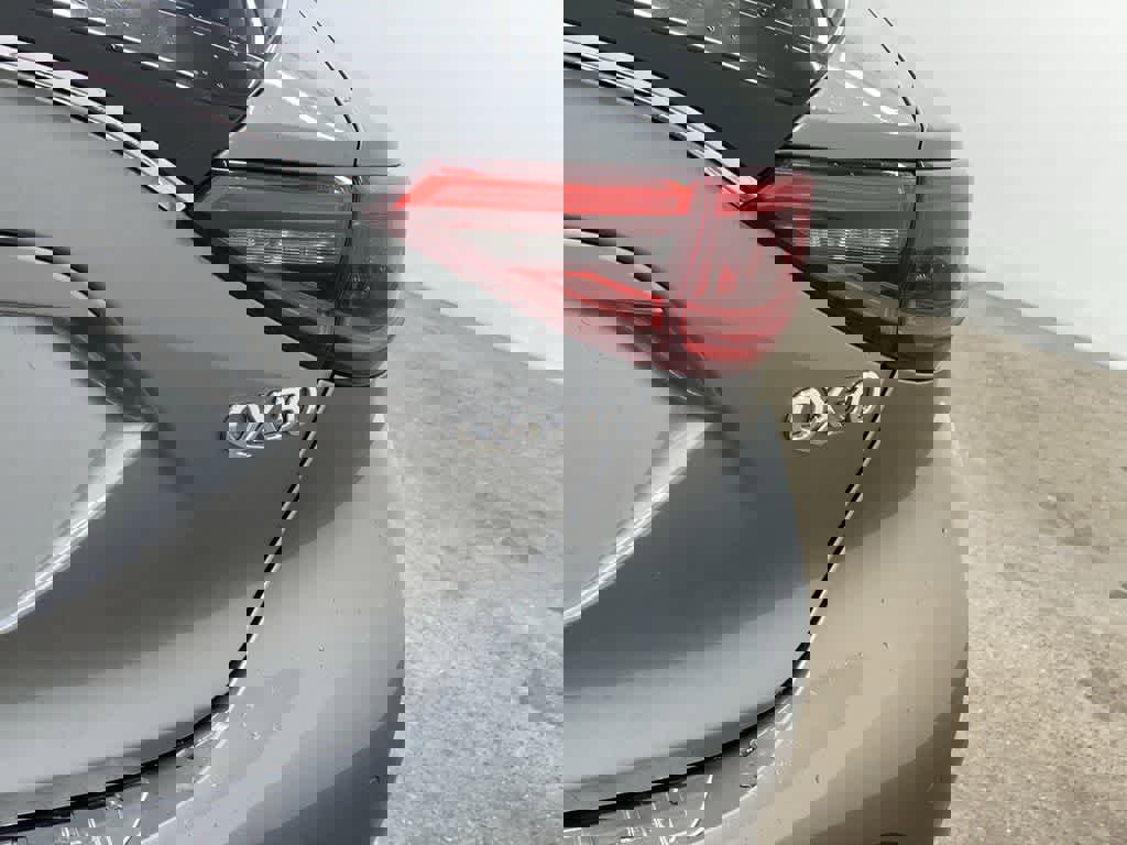 Used 2017 INFINITI QX30 Premium w/ Navigation Package image 10