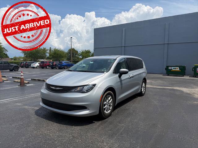 Used 2023 Chrysler Voyager LX FWD image 1