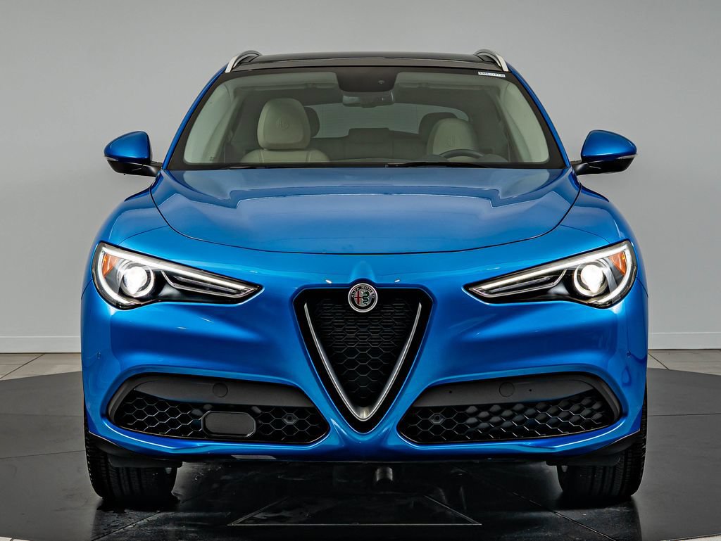 Used 2019 Alfa Romeo Stelvio Ti Lusso w/ Quick Order Package 22X Lusso AWD/4WD image 2
