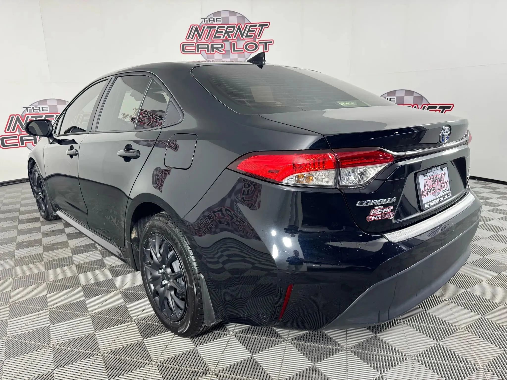 Used 2025 Toyota Corolla LE FWD image 24