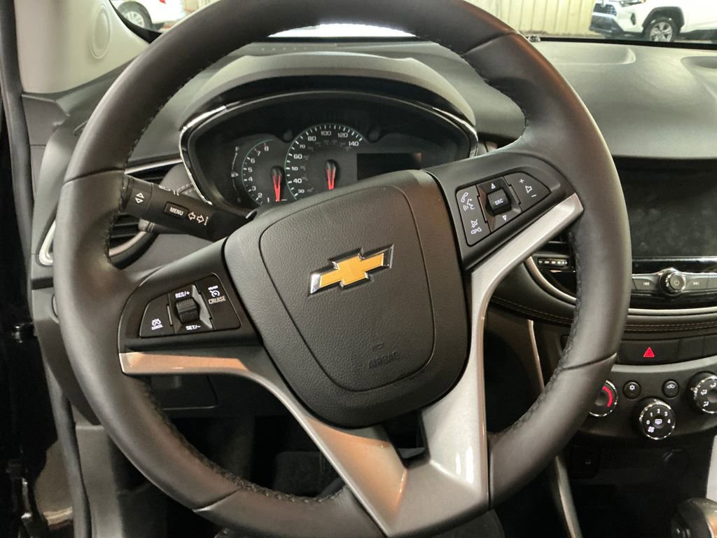 Used 2022 Chevrolet Trax LT w/ Midnight Edition AWD/4WD image 18