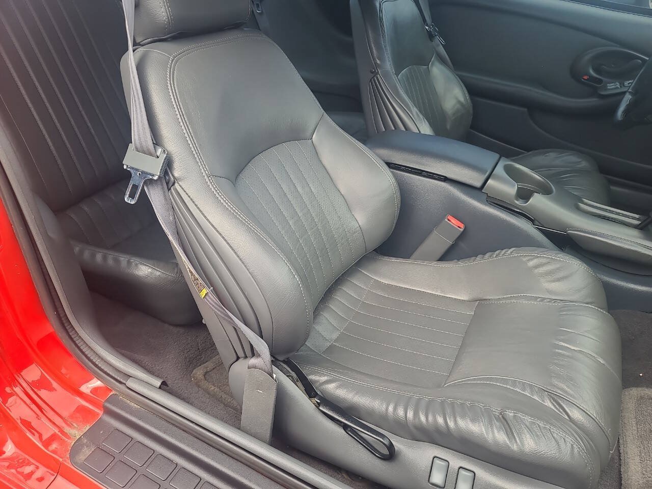 Used 1999 Pontiac Firebird Formula w/ Security Pkg RWD image 30