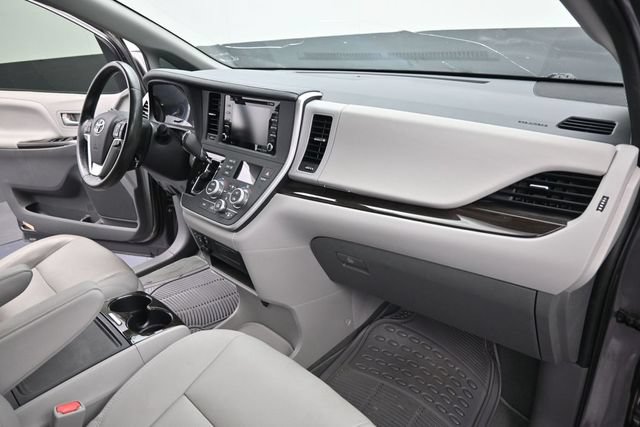 Used 2020 Toyota Sienna XLE FWD image 26