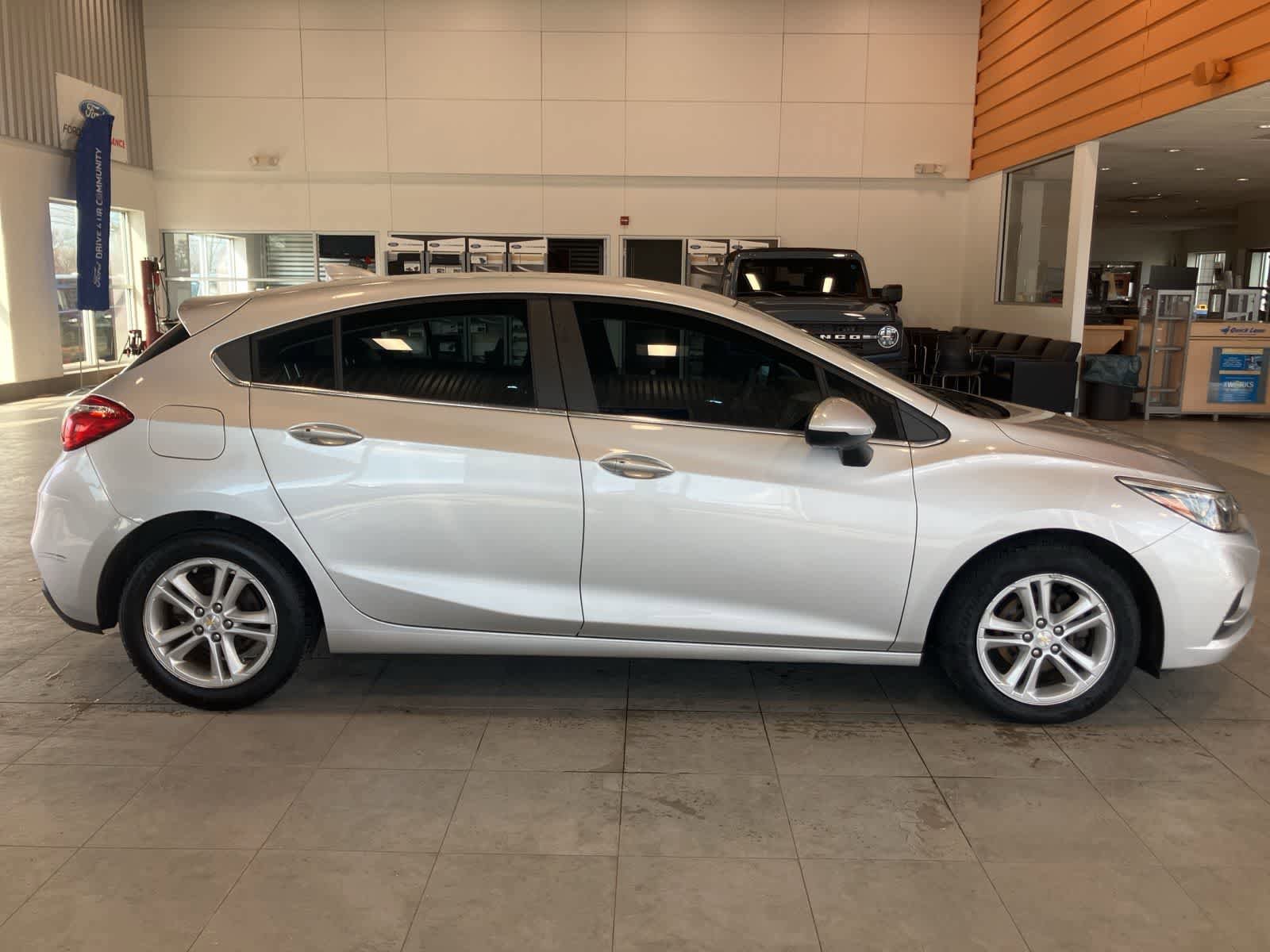 Used 2017 Chevrolet Cruze LT w/ Convenience Package image 4