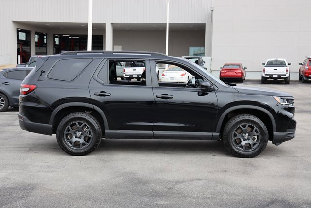 Certified 2025 Honda Pilot TrailSport image 4