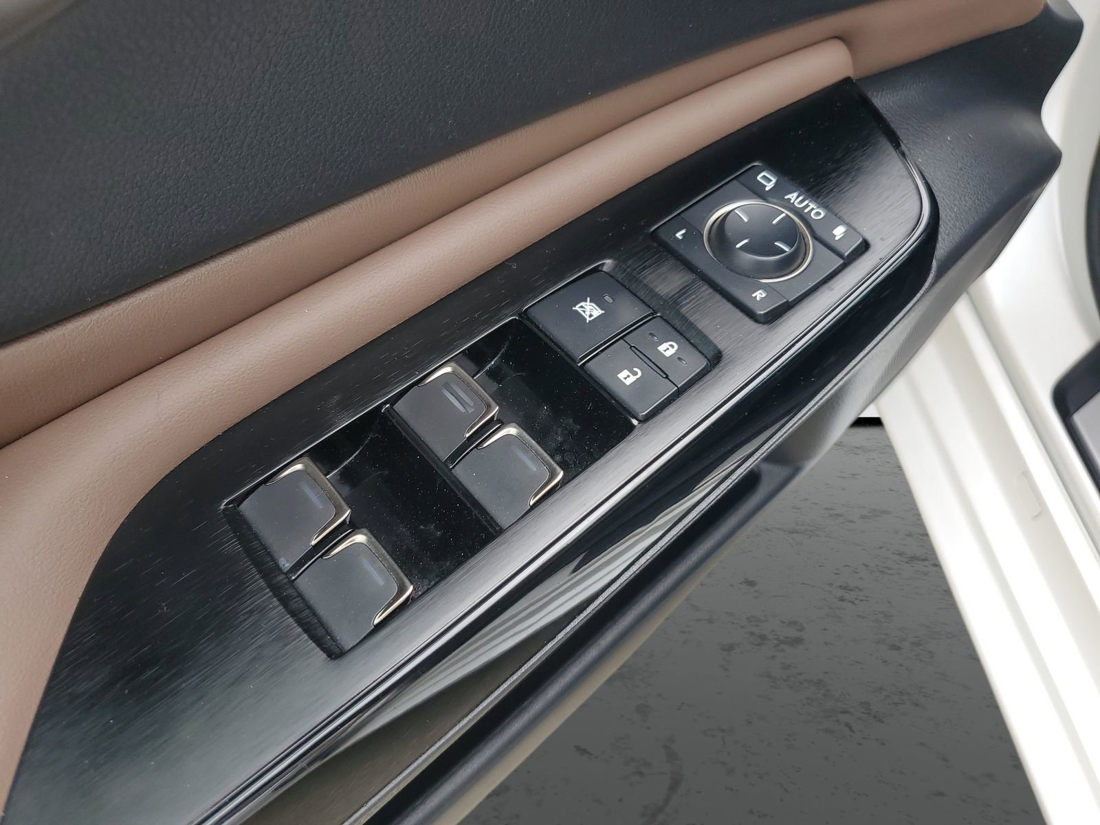 Used 2024 Lexus ES 300h w/ Premium Package FWD image 20