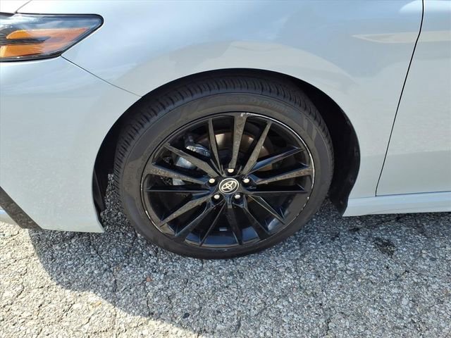 Used 2023 Toyota Camry XSE image 5