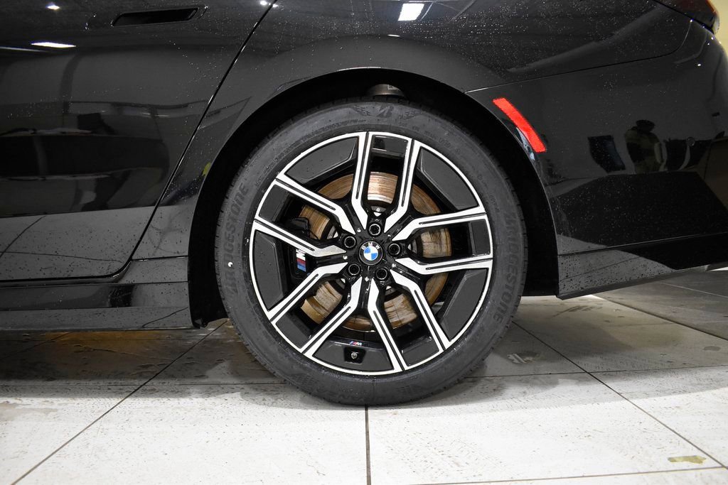 Used 2025 BMW 760i xDrive image 9