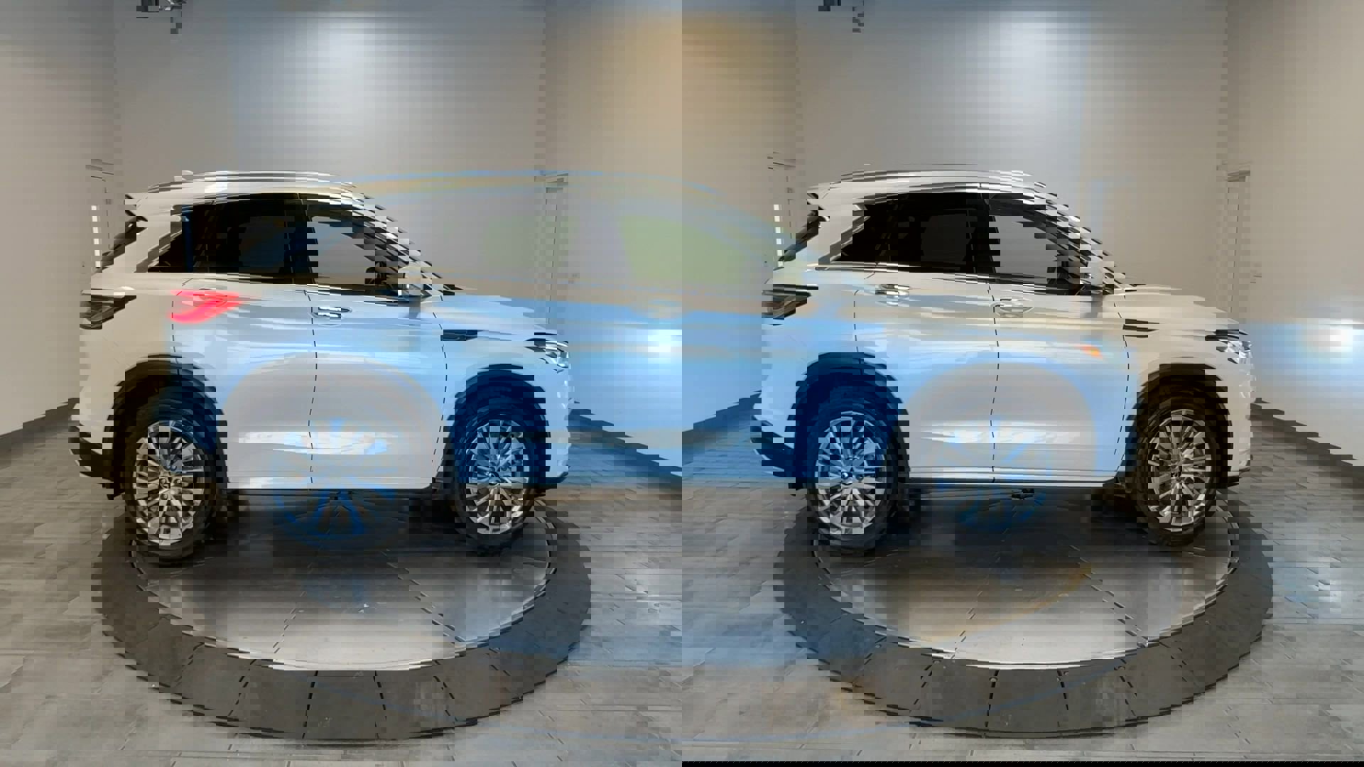 Certified 2023 INFINITI QX50 Luxe image 9