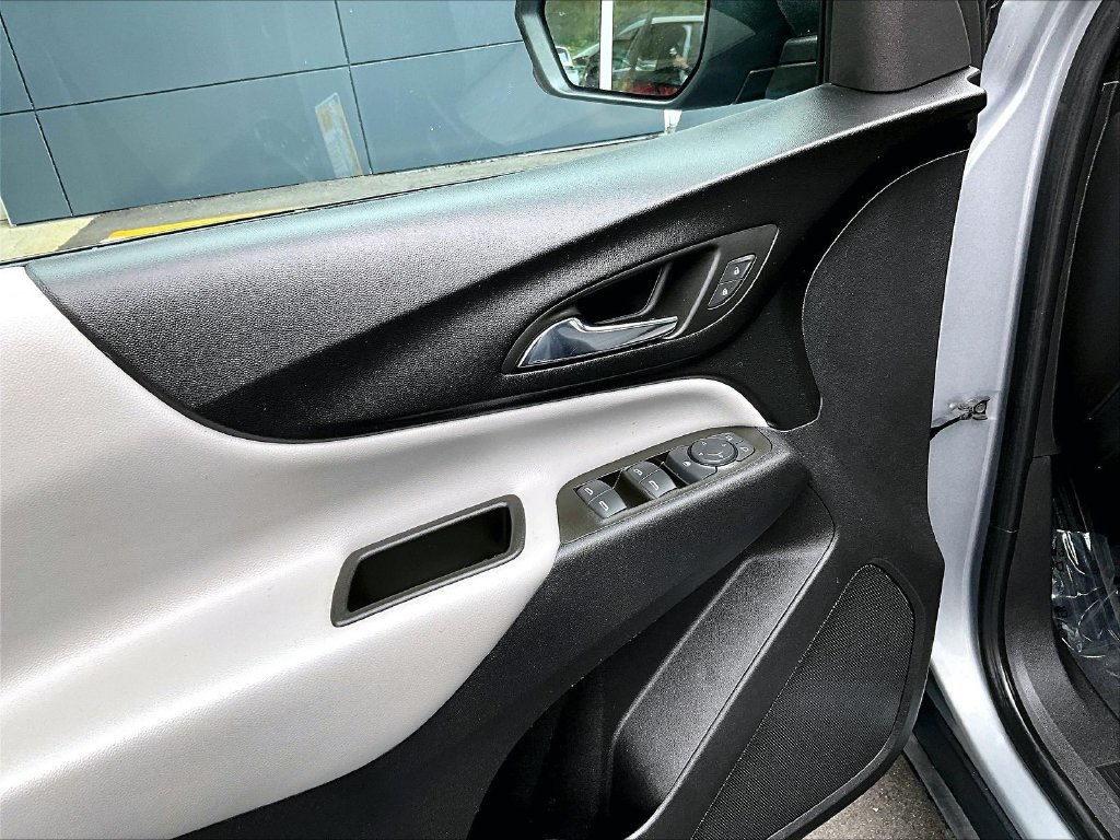 Used 2023 Chevrolet Equinox LS AWD/4WD image 9