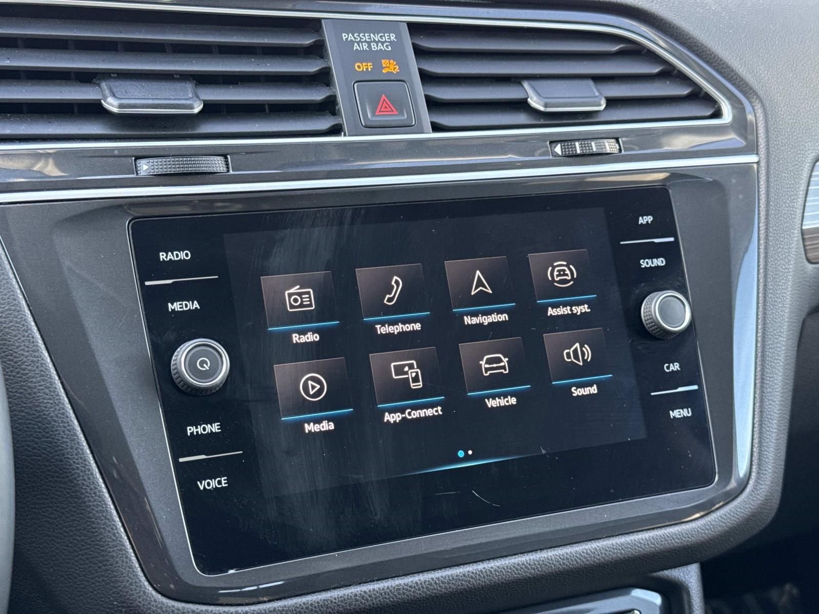 Used 2024 Volkswagen Tiguan SE image 9