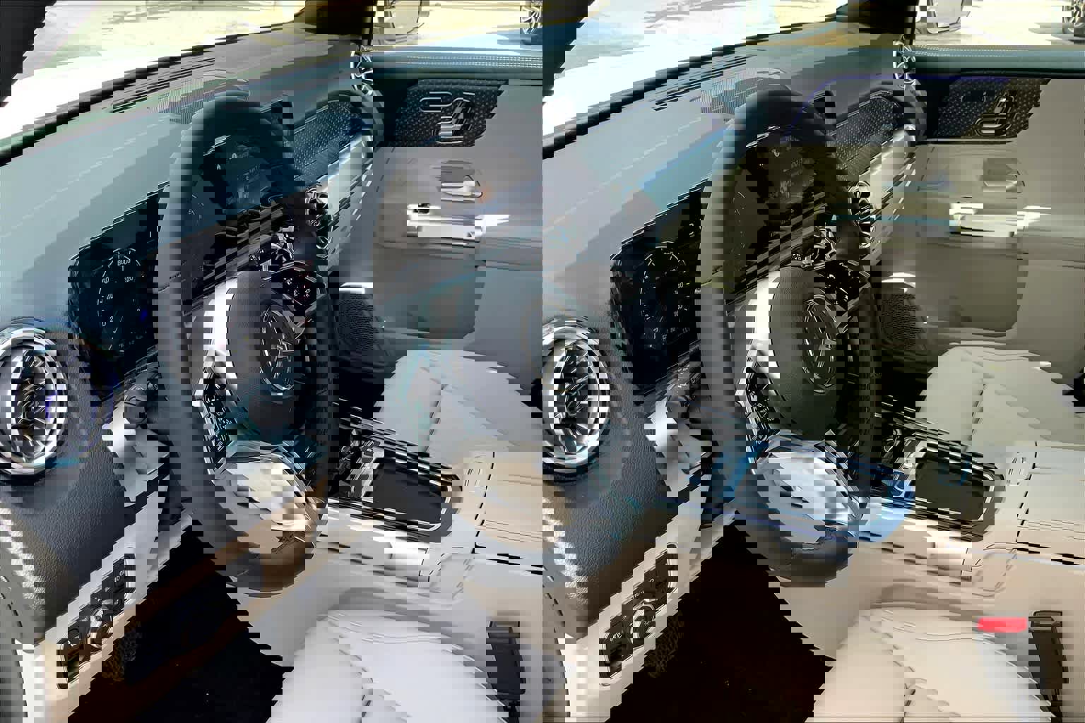 Used 2025 Mercedes-Benz GLB 250 GLB 250 image 9