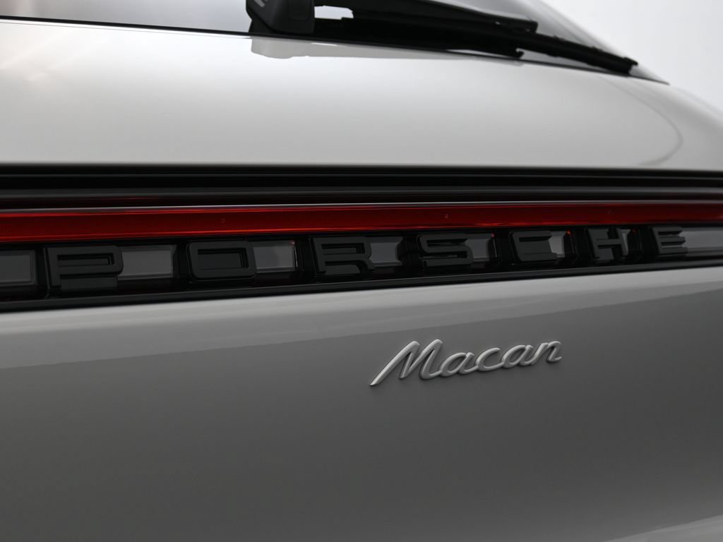 Certified 2026 Porsche Macan AWD/4WD image 14