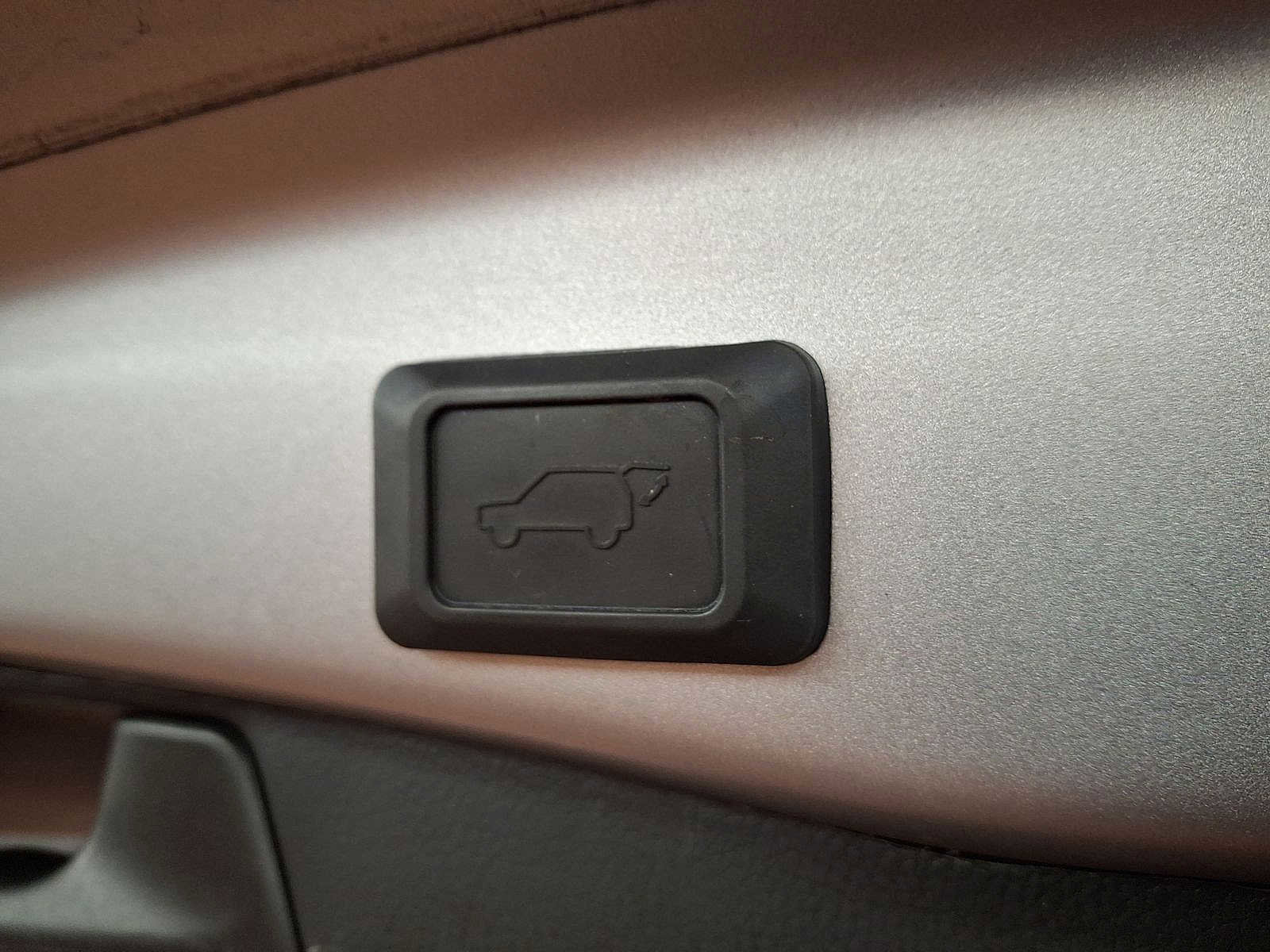 Used 2021 Toyota RAV4 XLE image 22