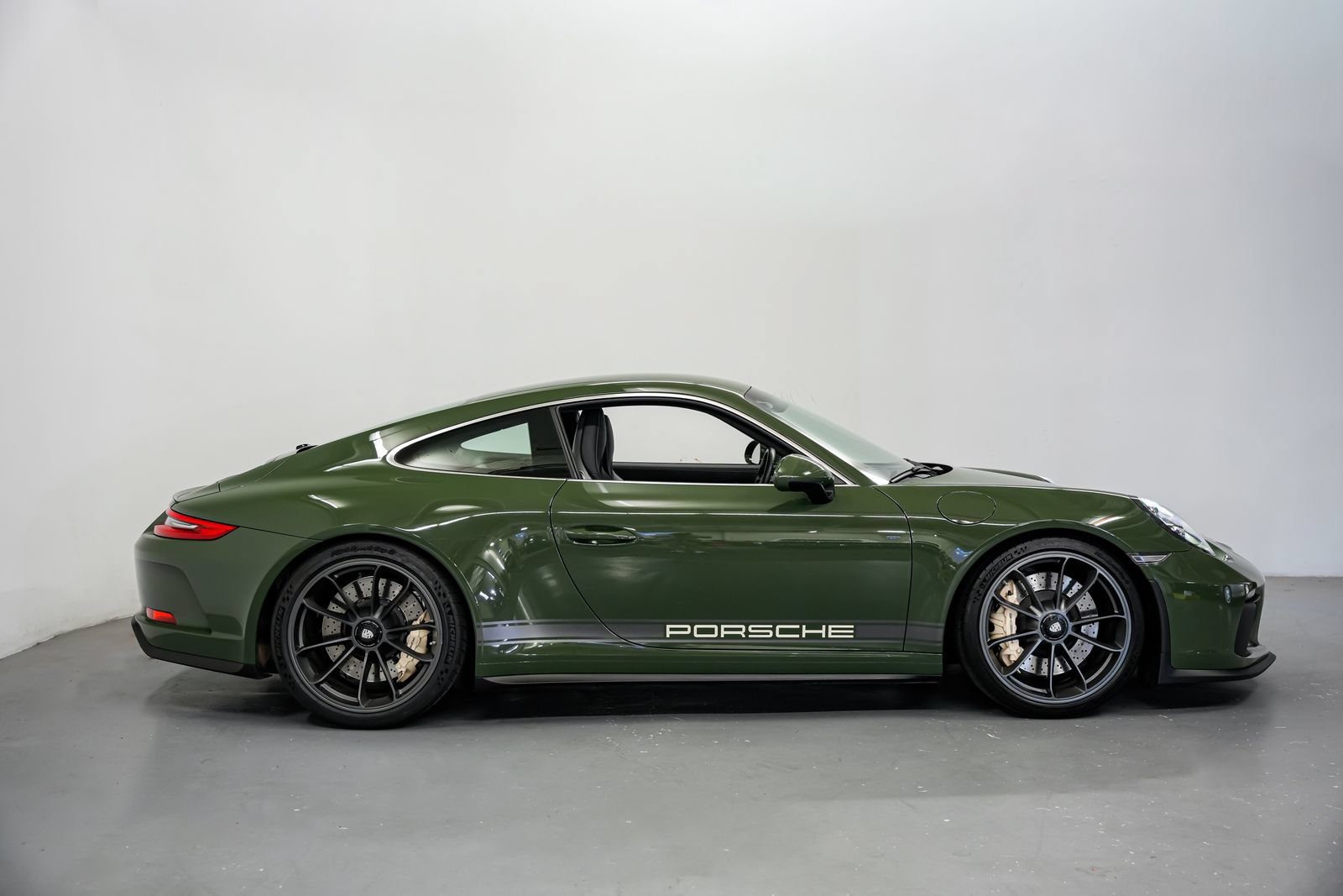 Used 2019 Porsche 911 GT3 RWD image 2