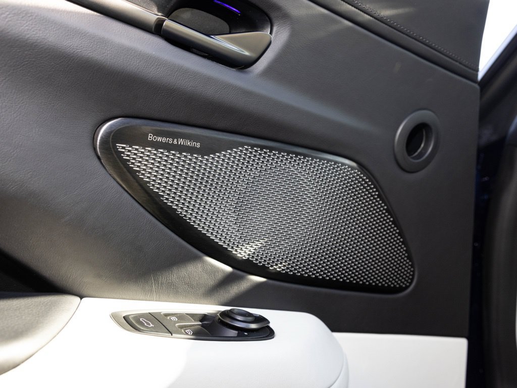 Used 2025 Aston Martin V8 Vantage Coupe RWD image 22