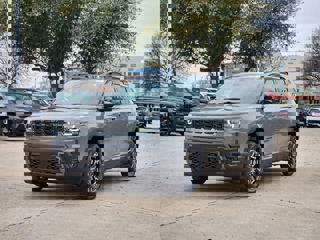 New 2026 Jeep Cherokee Laredo image 2