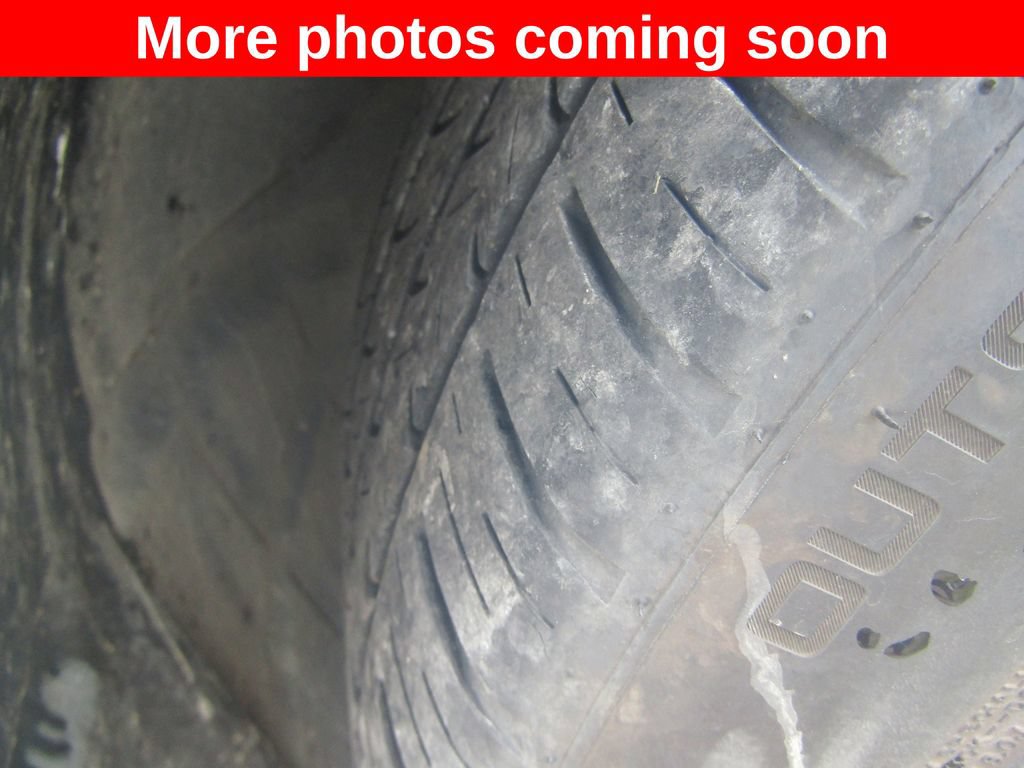 Used 2018 Dodge Challenger R/T RWD image 10