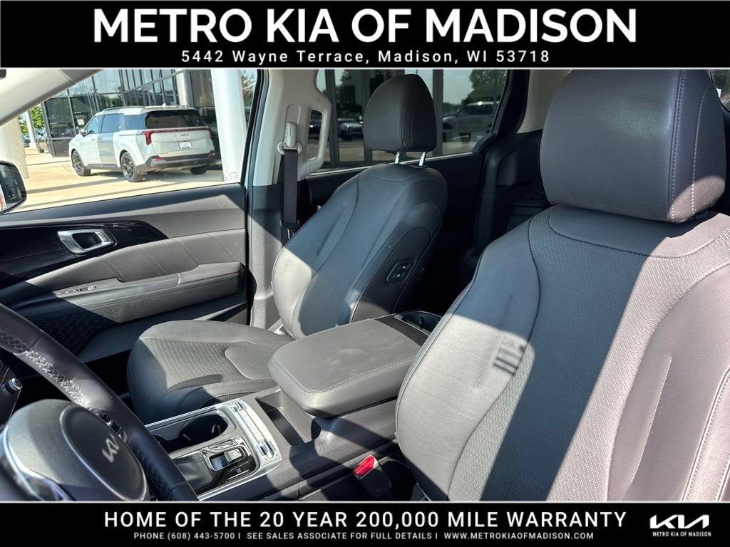 Used 2025 Kia Carnival SX Prestige FWD image 16