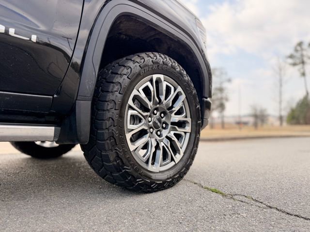 Used 2025 GMC Sierra 1500 Denali Ultimate image 9