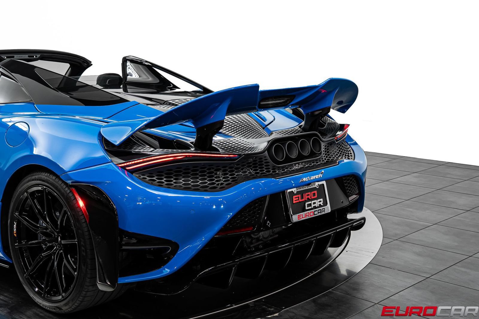 Used 2022 McLaren 765LT RWD image 24