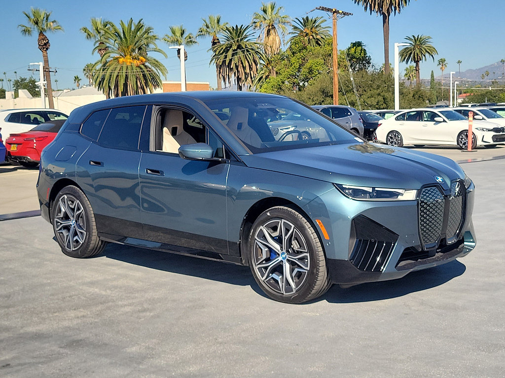 Used 2024 BMW iX xDrive50 w/ Sport Package AWD/4WD image 4