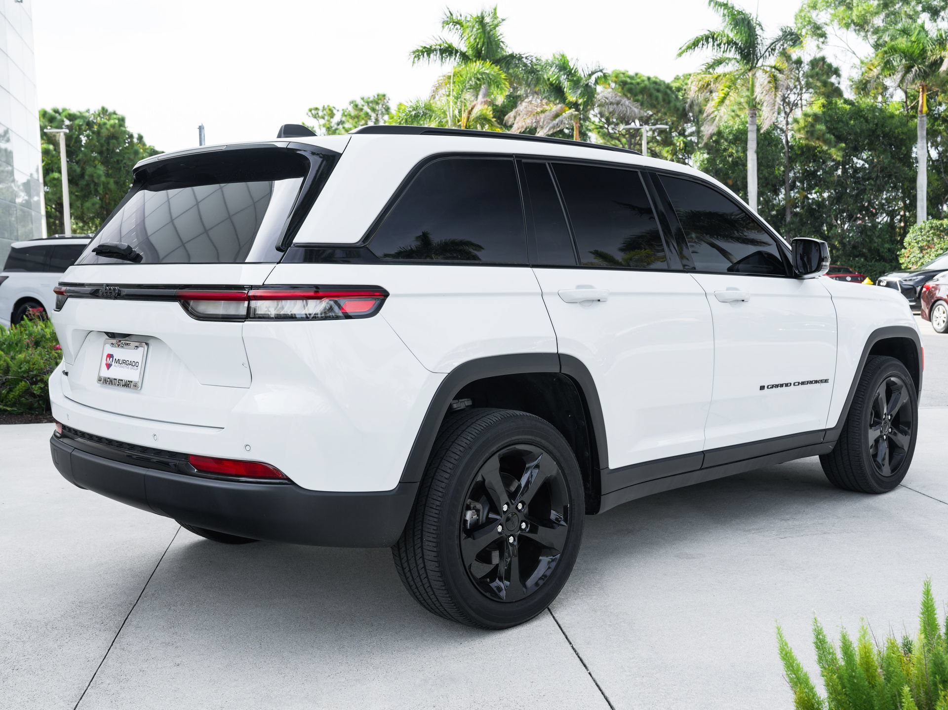 Used 2023 Jeep Grand Cherokee Altitude AWD/4WD image 10
