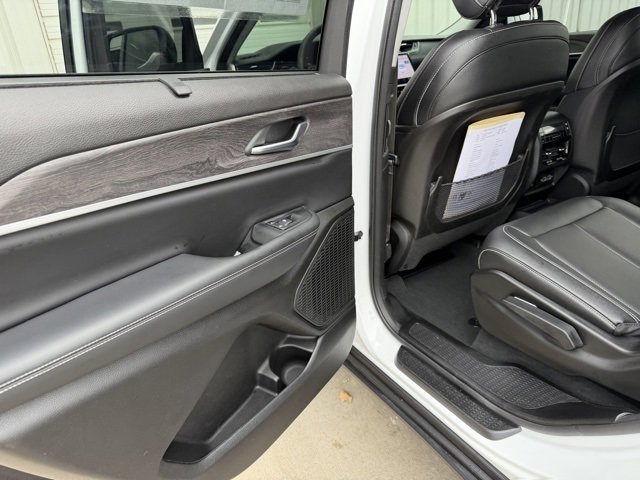 Used 2023 Jeep Grand Cherokee L Limited w/ Luxury Tech Group II image 10