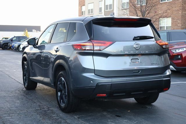 Used 2024 Nissan Rogue SV image 7