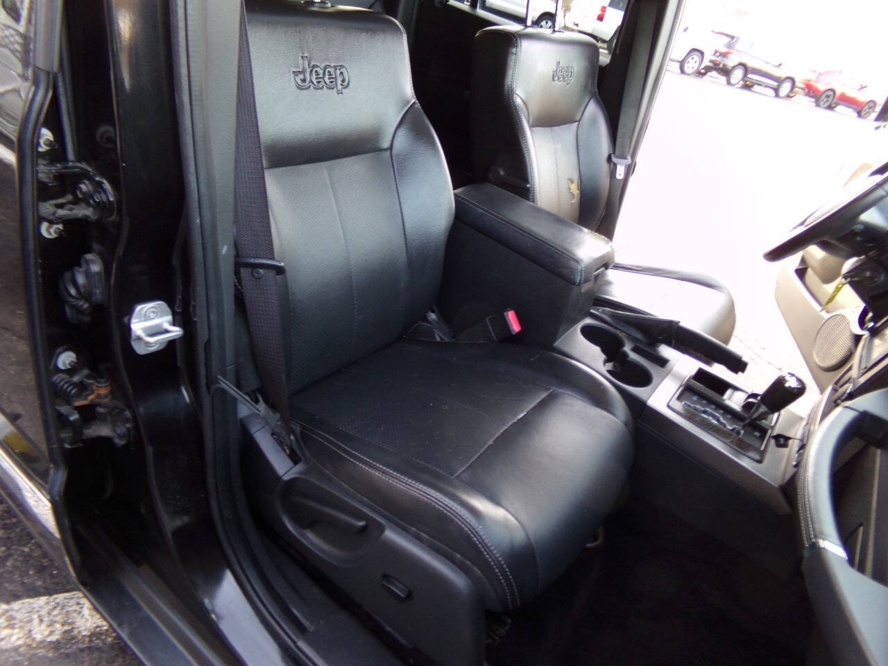 Used 2012 Jeep Liberty Limited Jet w/ Comfort/Convenience Group AWD/4WD image 25
