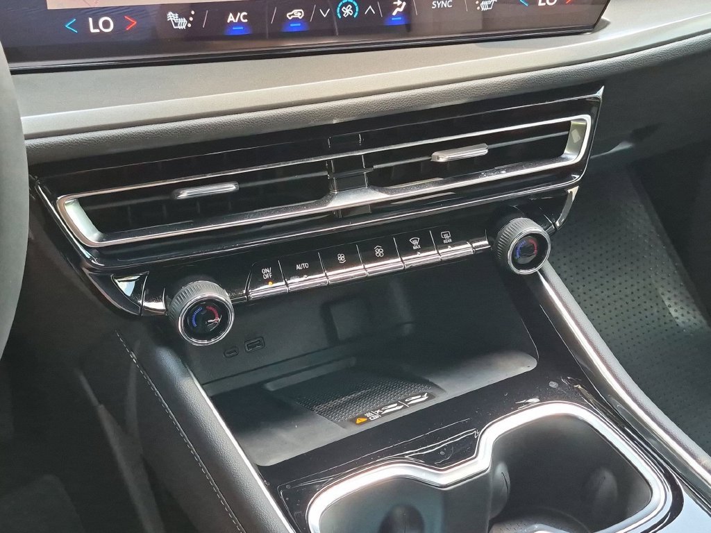New 2027 Chevrolet Traverse LT FWD image 28