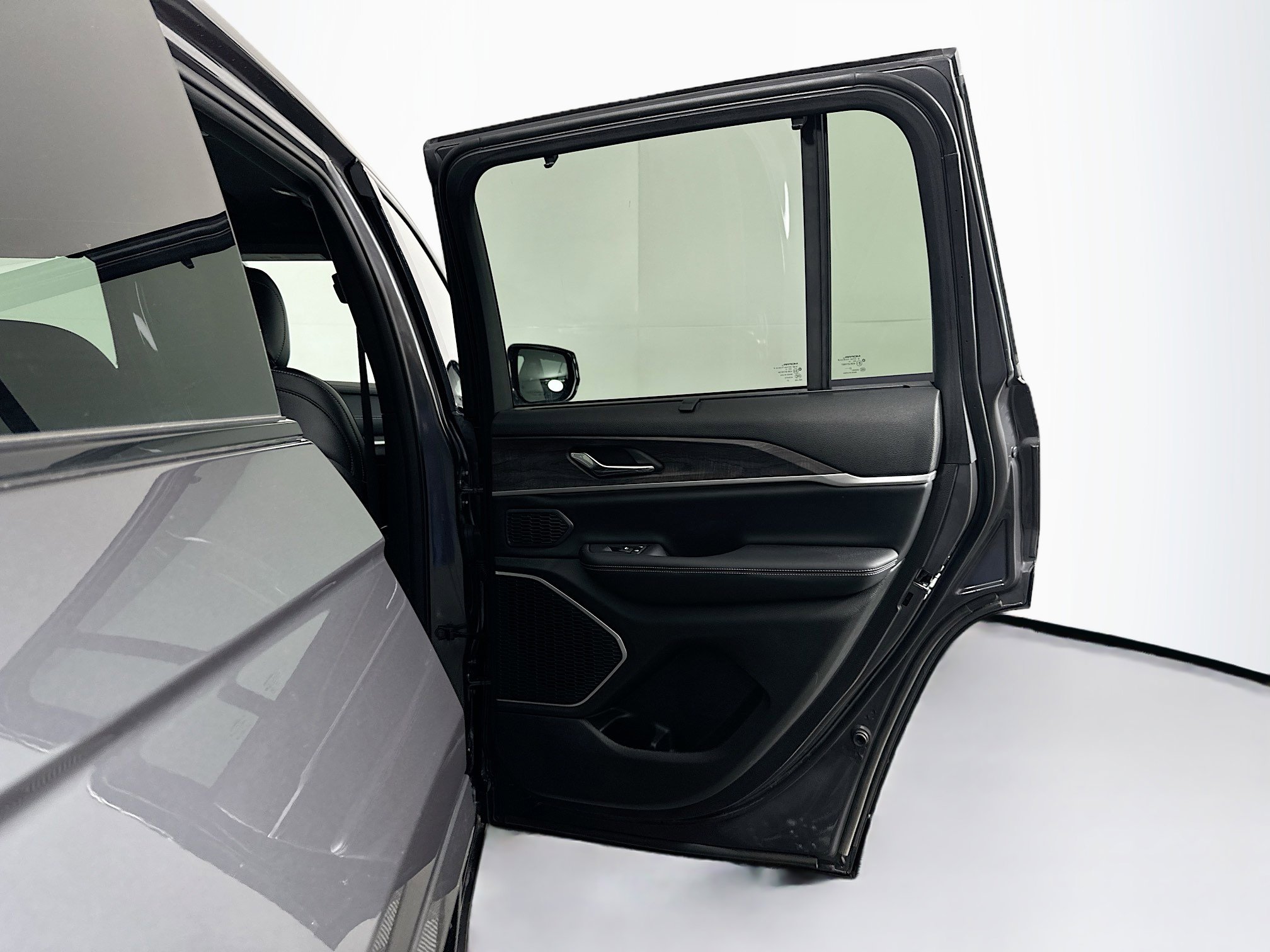 Used 2024 Jeep Grand Cherokee Limited 4xe image 32