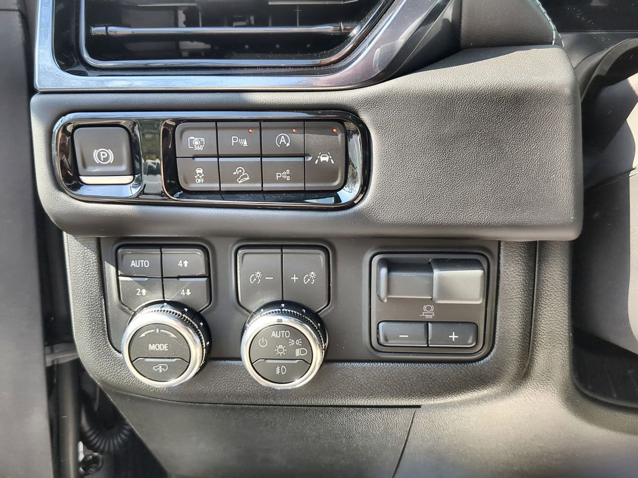 New 2026 GMC Yukon AT4 Ultimate image 18