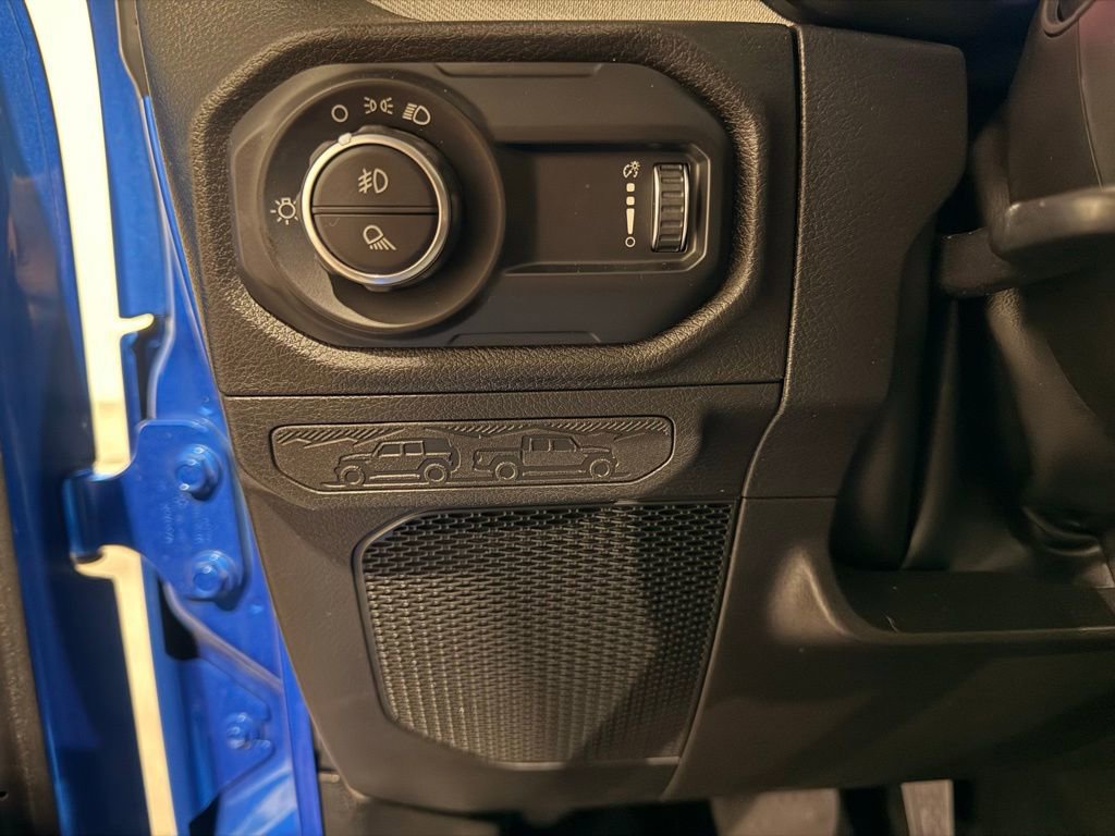 Used 2025 Jeep Gladiator Sport image 14