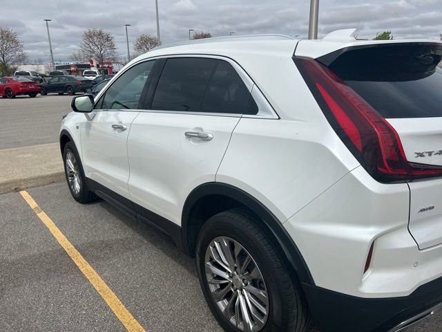 Used 2024 Cadillac XT4 Premium Luxury w/ Cold Weather Package AWD/4WD image 4