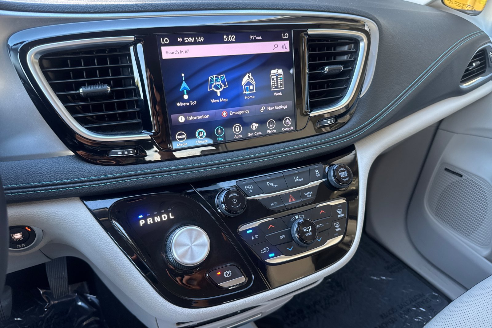 Used 2020 Chrysler Pacifica Limited w/ Advanced Safetytec Group FWD image 26