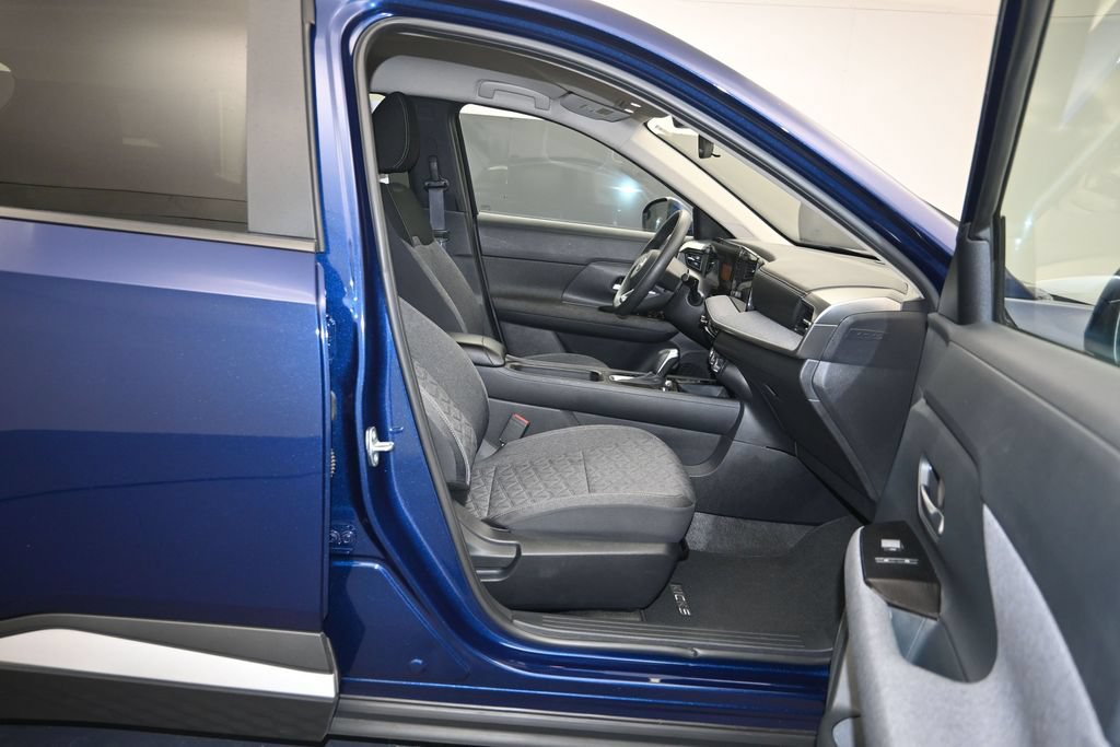 Used 2025 Nissan Kicks SV FWD image 26