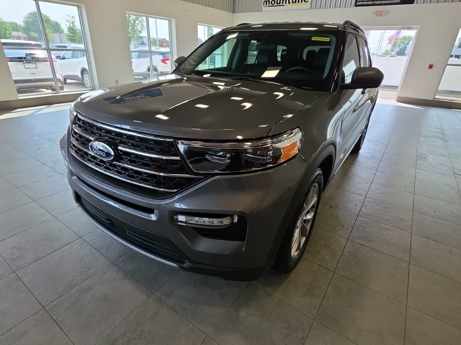 Used 2023 Ford Explorer XLT w/ Equipment Group 202A AWD/4WD image 2